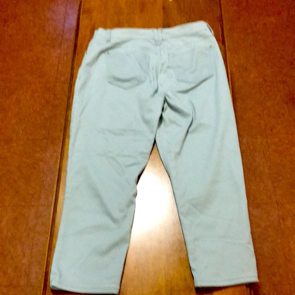 Curve appeal woman’s sage green jegging’s. NWOT. - Picture 3 of 4